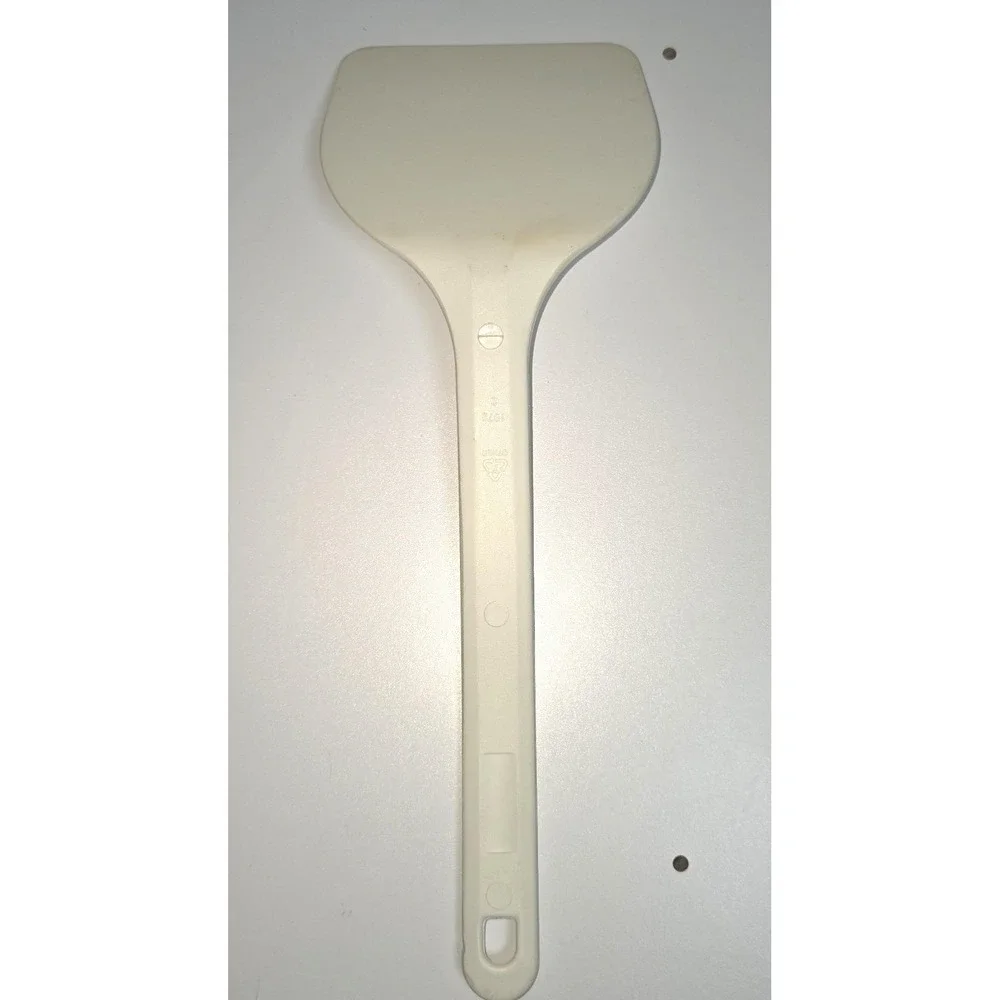 Vintage Rubbermaid Spatula Turner Flipper Hard Plastic Nylon White Wide 1972 USA
